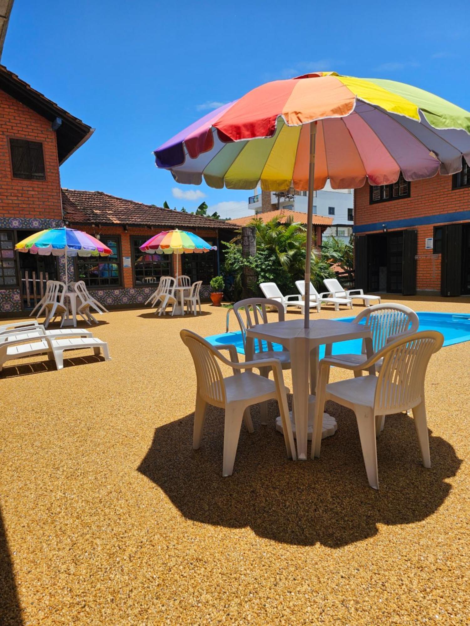 Sunshine Residencial Apartment บอมบินญัส ภายนอก รูปภาพ