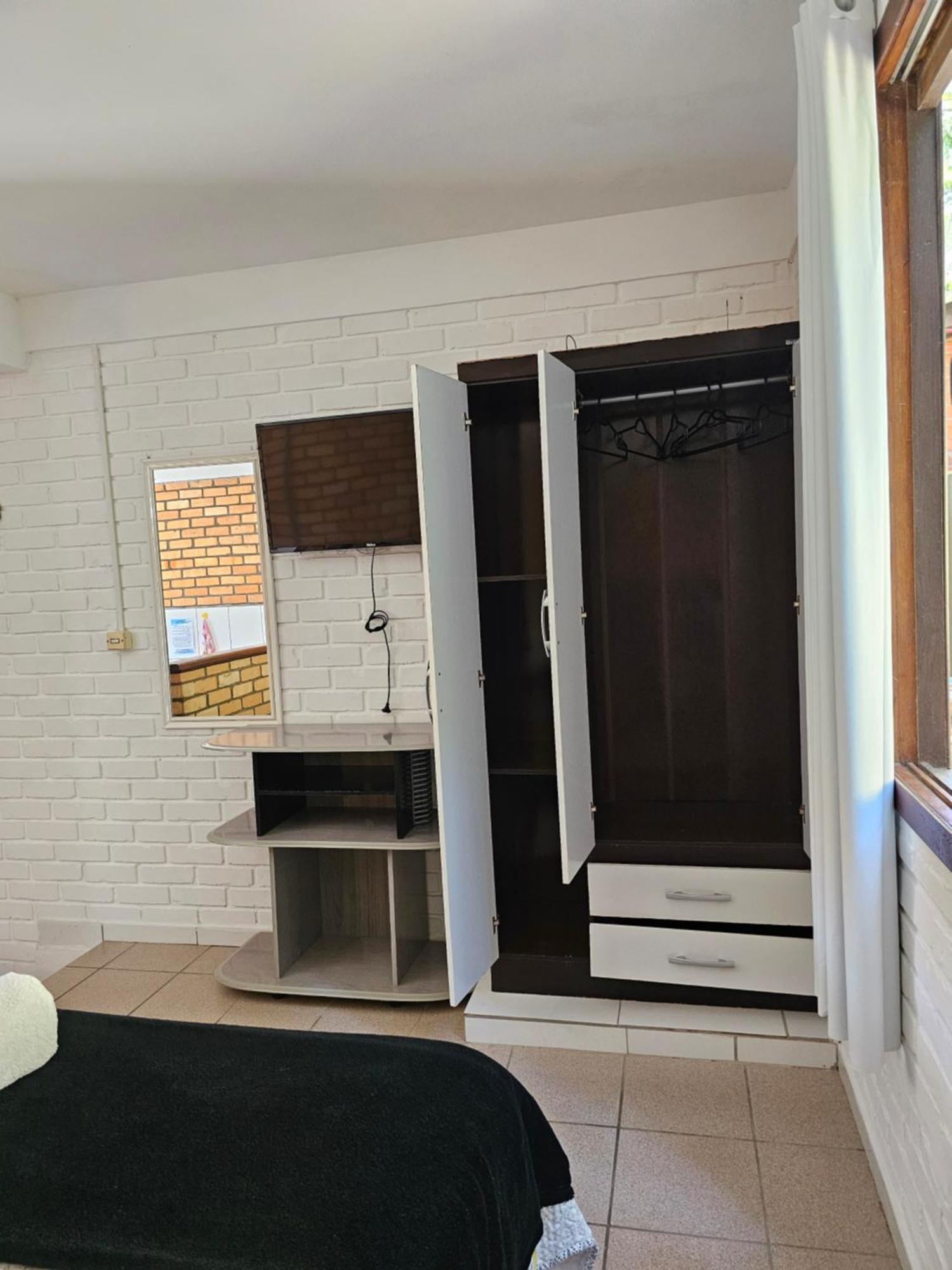 Sunshine Residencial Apartment บอมบินญัส ภายนอก รูปภาพ